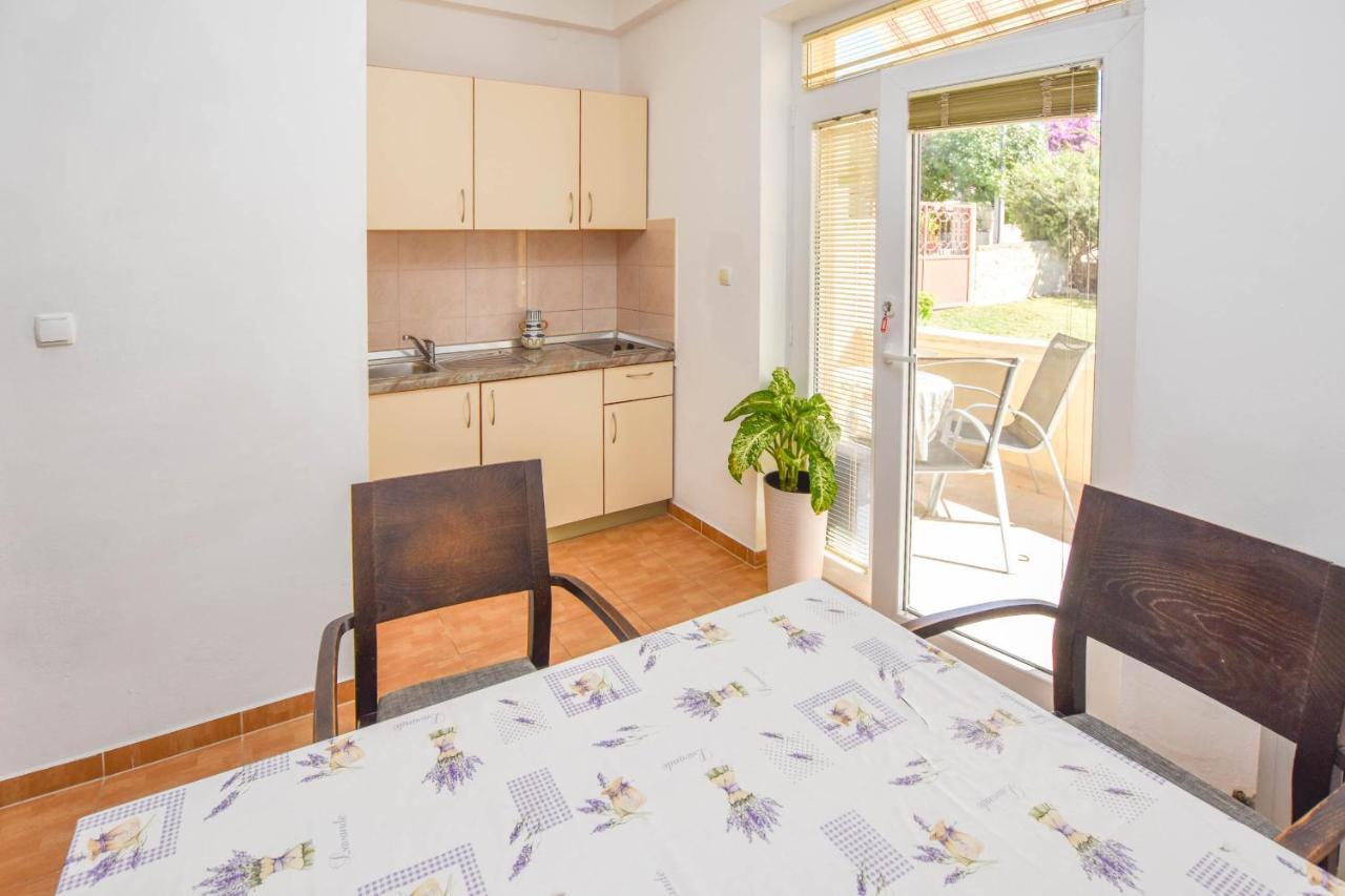 Apartments Flora Pakoštane Dış mekan fotoğraf