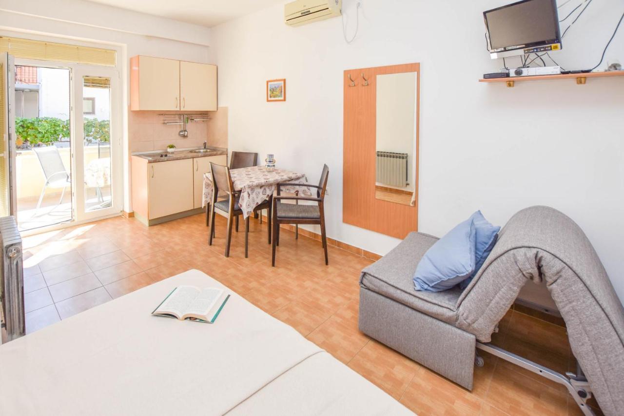 Apartments Flora Pakoštane Dış mekan fotoğraf