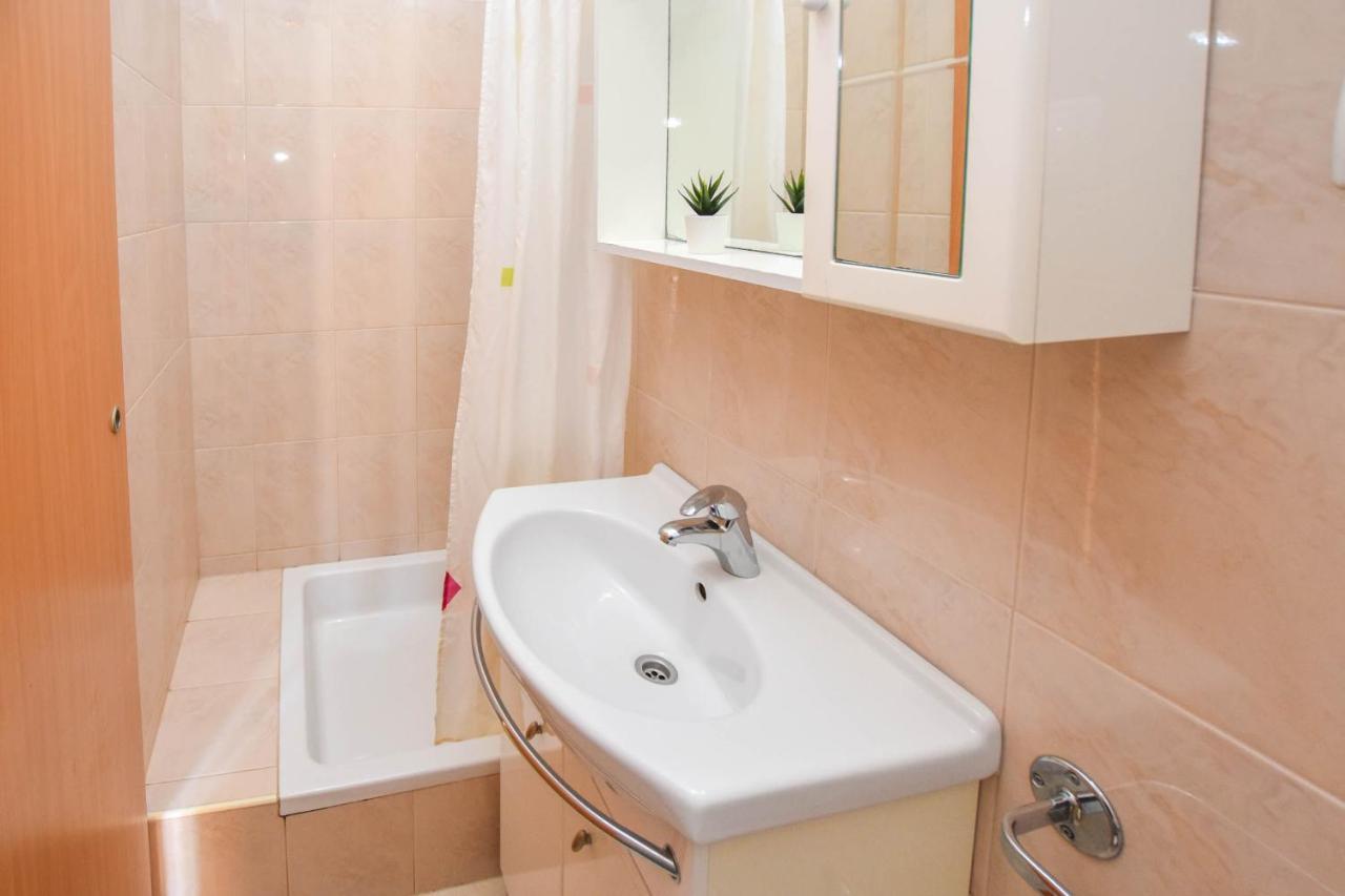 Apartments Flora Pakoštane Dış mekan fotoğraf