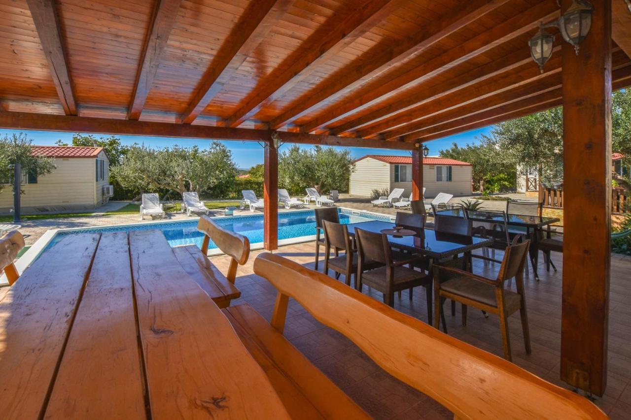 Apartments Flora Pakoštane Dış mekan fotoğraf