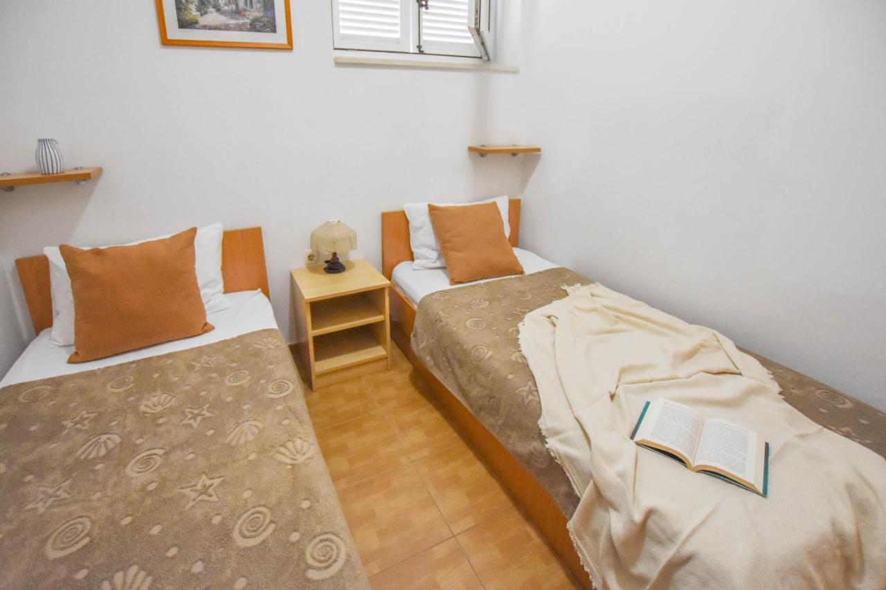 Apartments Flora Pakoštane Dış mekan fotoğraf