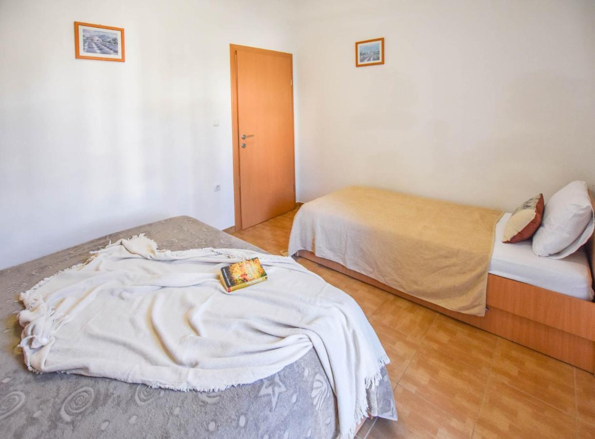 Apartments Flora Pakoštane Dış mekan fotoğraf