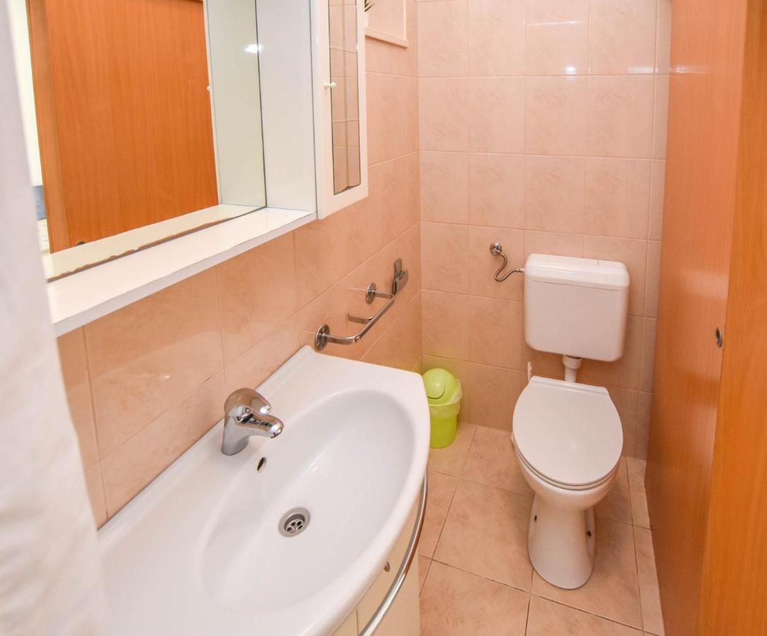 Apartments Flora Pakoštane Dış mekan fotoğraf