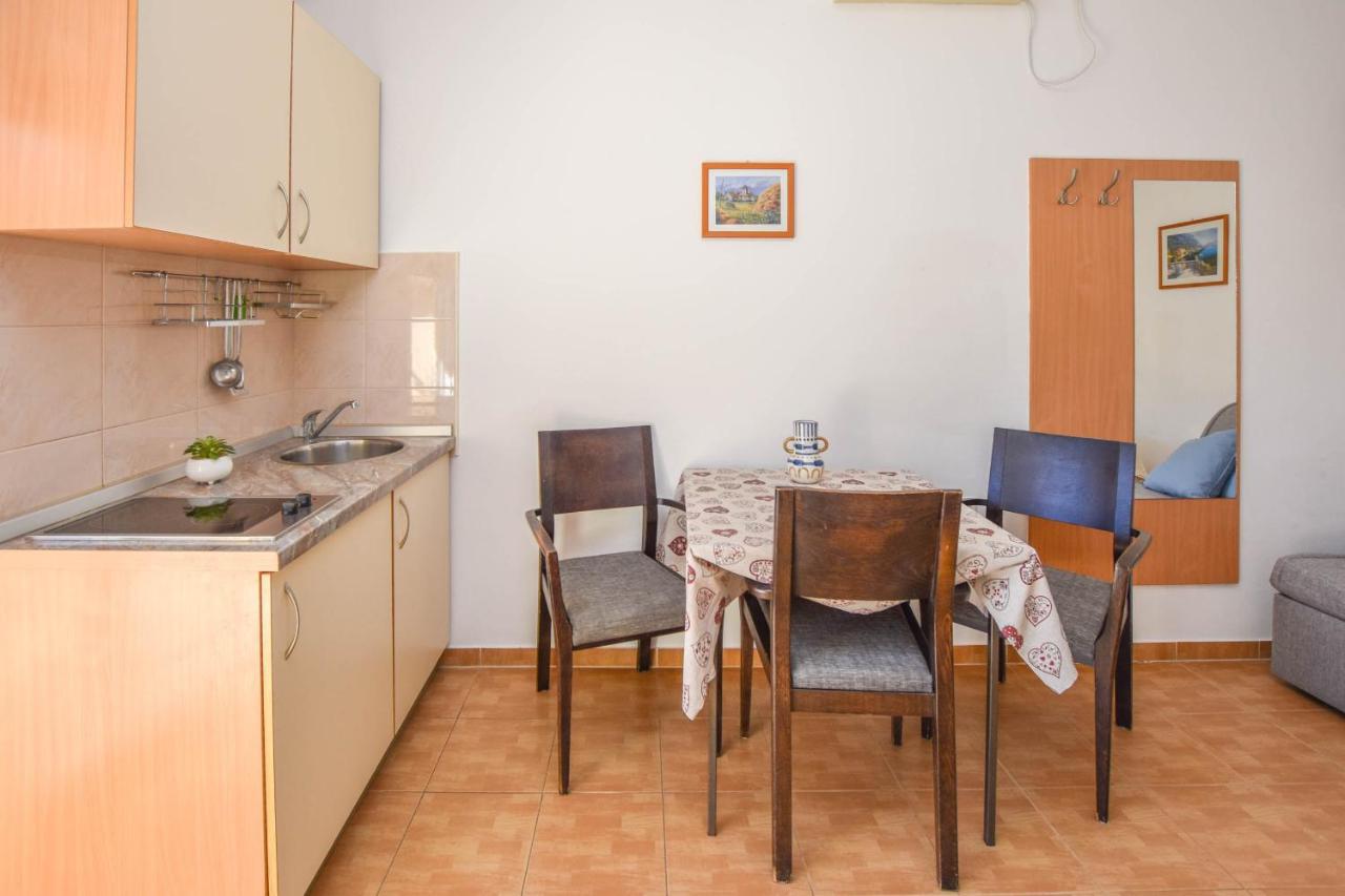 Apartments Flora Pakoštane Dış mekan fotoğraf