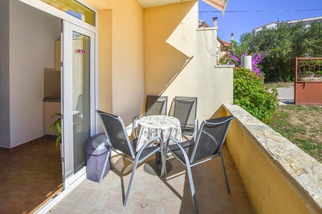 Apartments Flora Pakoštane Dış mekan fotoğraf