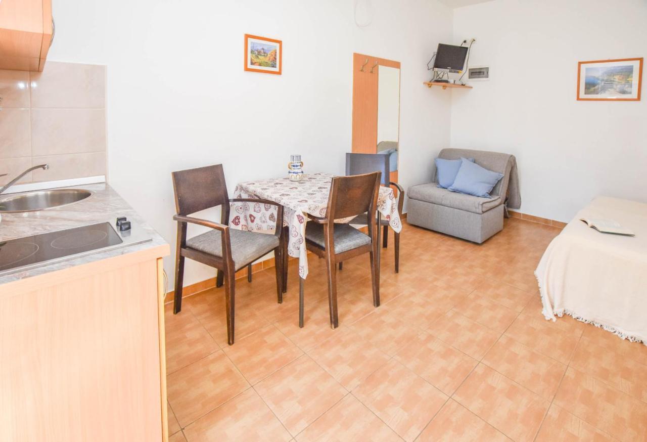 Apartments Flora Pakoštane Dış mekan fotoğraf